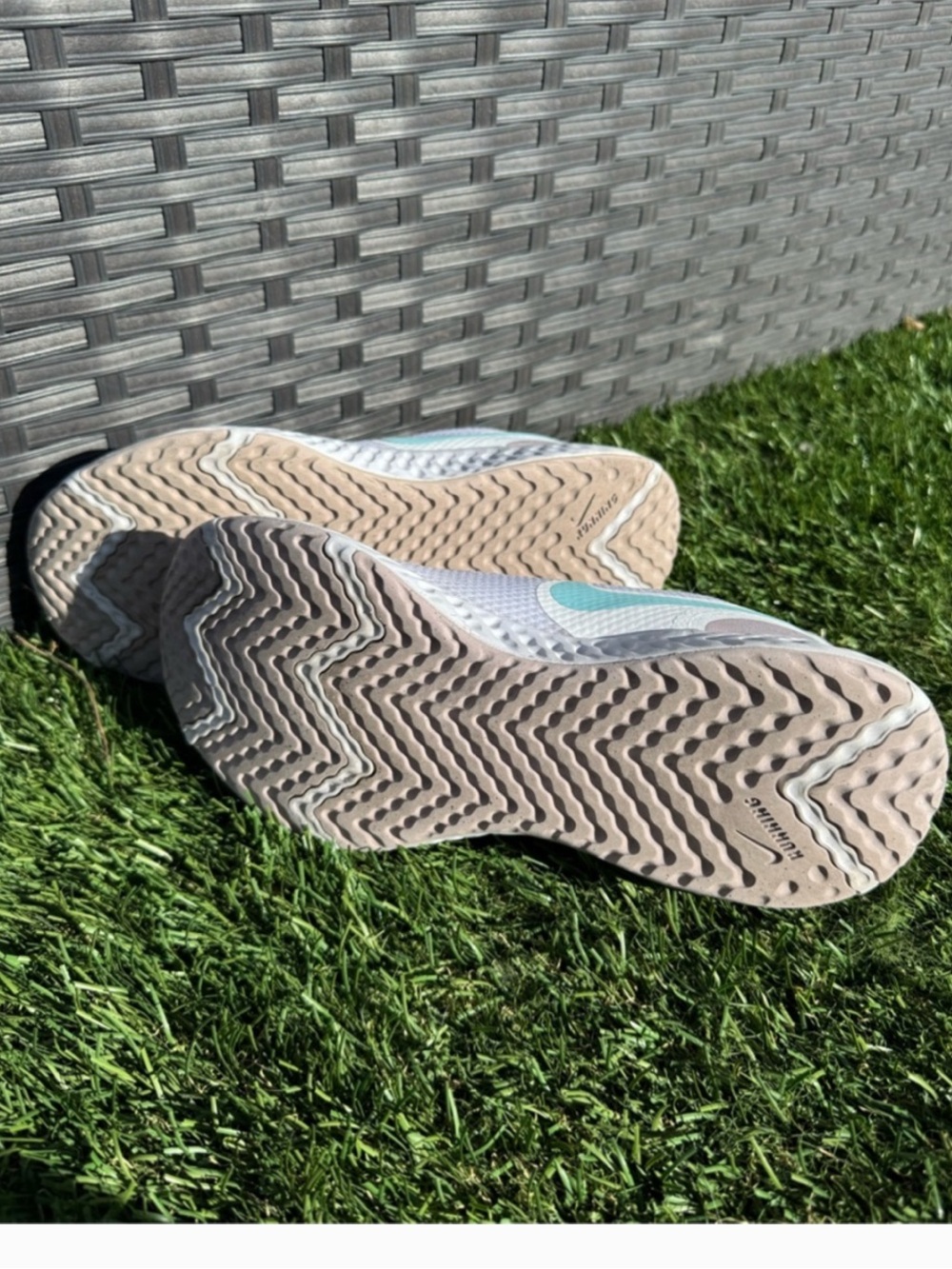 7 Nike Revolution 5.0 Women’s running white and teal. - Picture 6 of 7